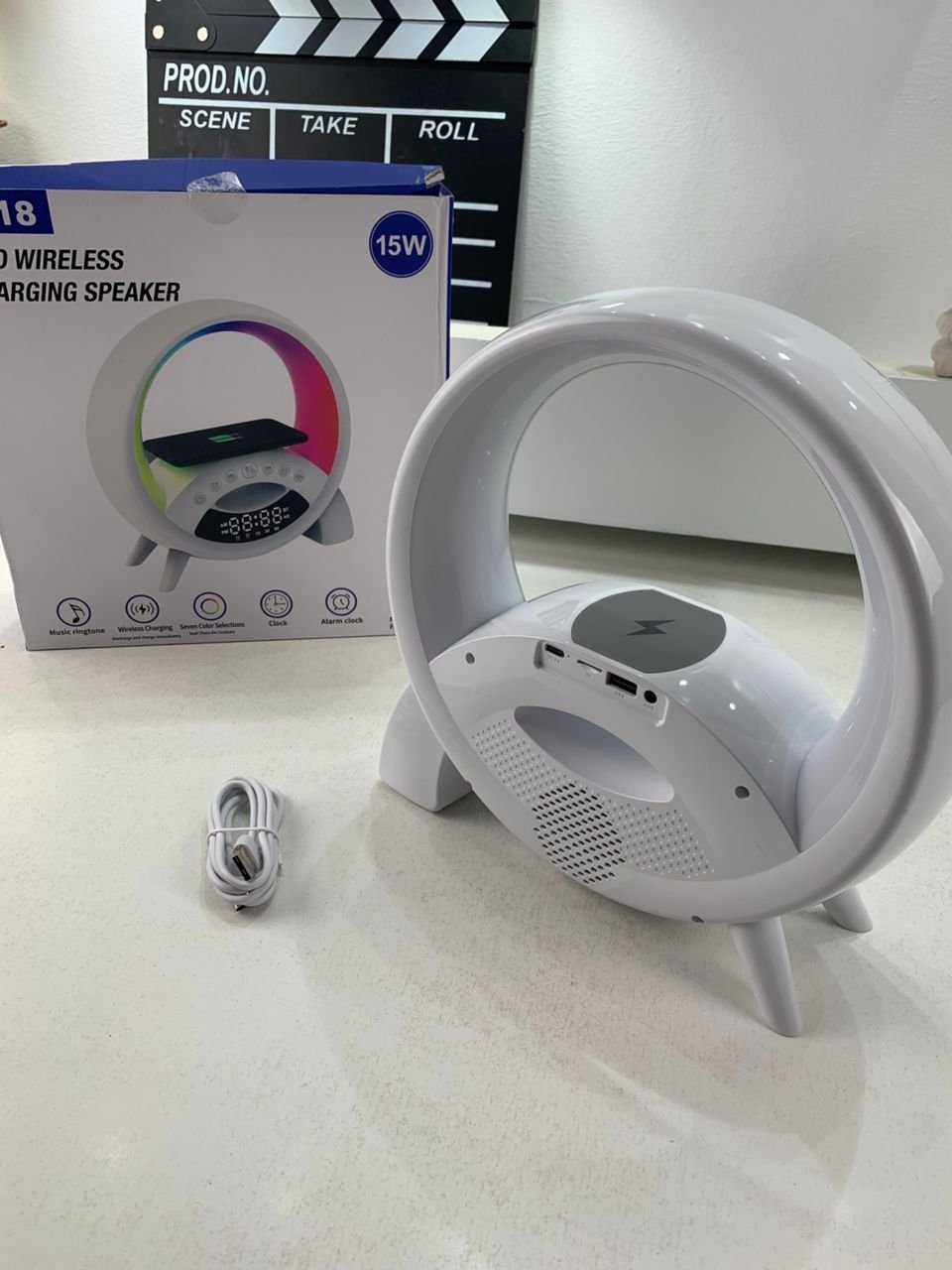 Lampe de Table Multifonction Q18 – Bluetooth, Réveil et Charge Sans Fil - Image 3